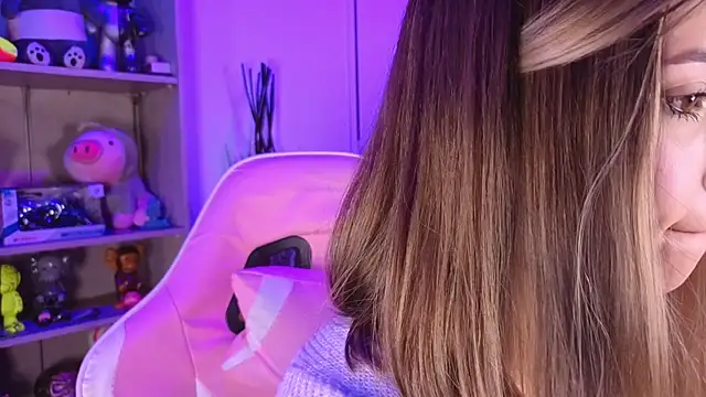 EmilyMiller  online show from April 20, 3:13 pm