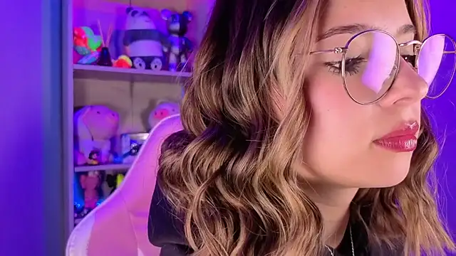 EmilyMiller  online show from April 30, 3:19 pm