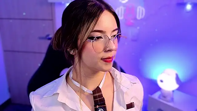 EmilyMiller  online show from June 24, 3:21 pm