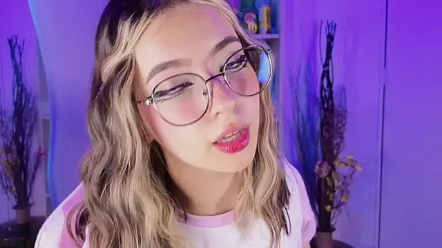 EmilyMiller  online show from October 23, 4:49 pm