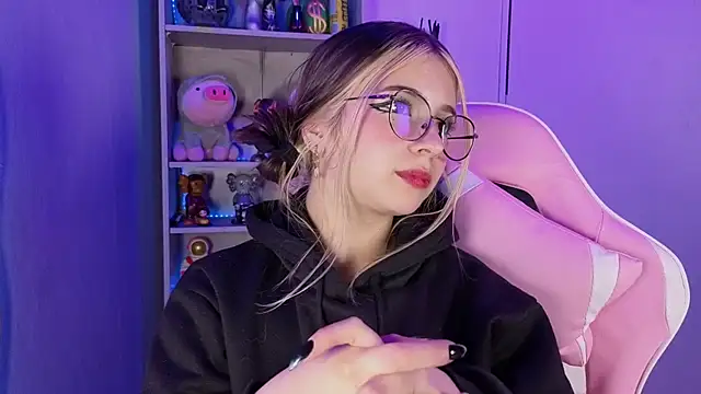 Snapshot of EmilyMiller_ chatting on September 30, 4:46 pm EmilyMiller online show from September 30, 4:46 pm