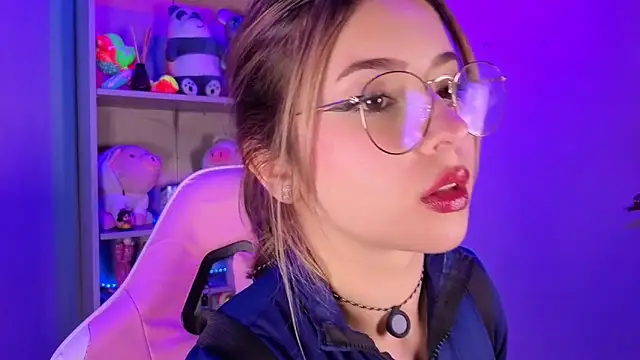 EmilyMiller  online show from May 8, 3:05 pm