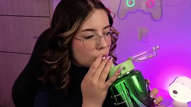 EmilyMiller  online show from June 19, 3:18 pm