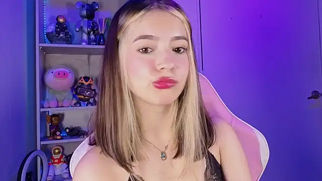 EmilyMiller  online show from October 26, 5:13 pm