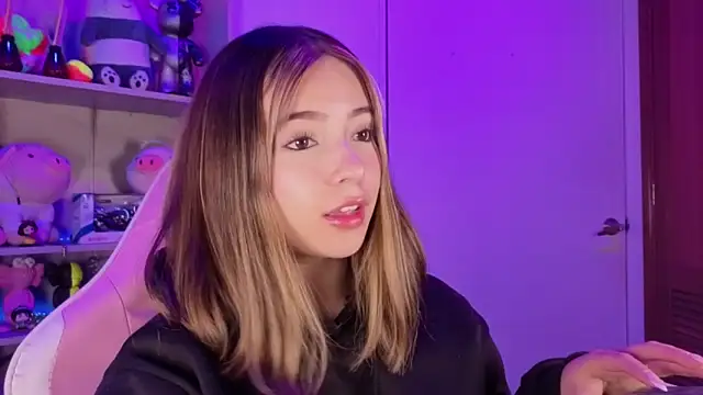 EmilyMiller  online show from February 24, 2:40 pm