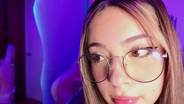 EmilyMiller  online show from March 26, 3:32 pm