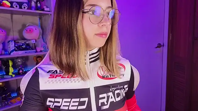 EmilyMiller  online show from February 23, 4:18 pm