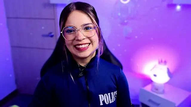 EmilyMiller  online show from June 26, 3:29 pm
