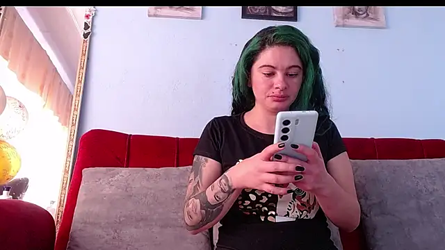 Snapshot of Tamararios chatting on December 3, 8:08 pm Tamararios online show from December 3, 8:08 pm