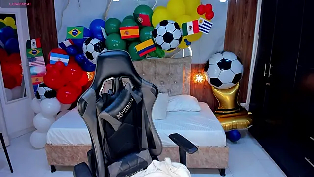 mia 18v online show from July 2, 8:04 pm