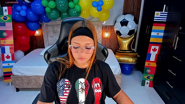 mia 18v online show from June 16, 8:09 pm