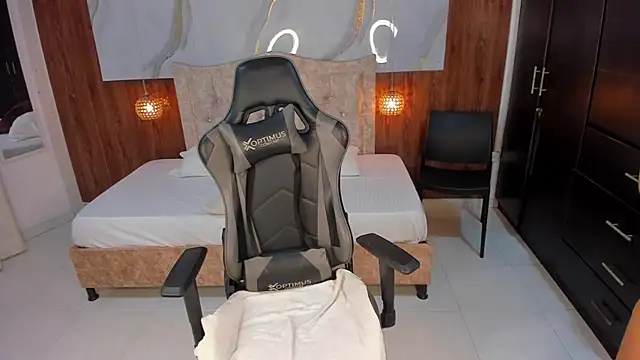 mia 18v online show from February 4, 8:04 pm