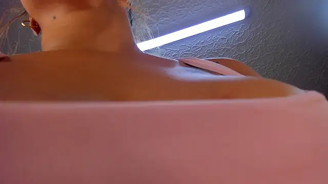 mia 18v online show from March 15, 2:14 am