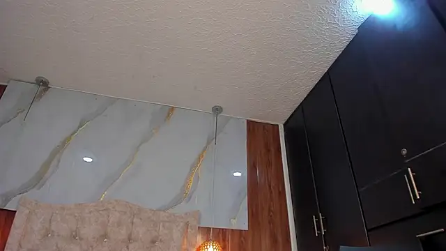 mia 18v online show from February 3, 2:53 am