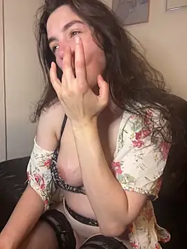 Snapshot of GillKelly chatting on October 16, 5:38 am GillKelly online show from October 16, 5:38 am