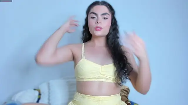 Snapshot of cheryl_blossom69 chatting on December 15, 1:33 am cheryl blossom69 online show from December 15, 1:33 am