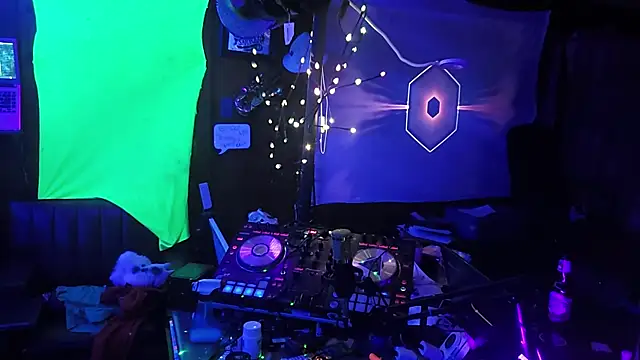 tayshie online show from February 8, 11:22 am