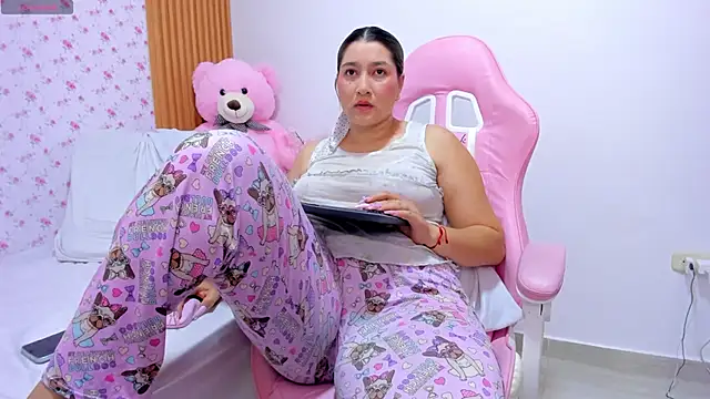 Snapshot of Soyqueen chatting on May 30, 3:35 am Soyqueen online show from May 30, 3:35 am