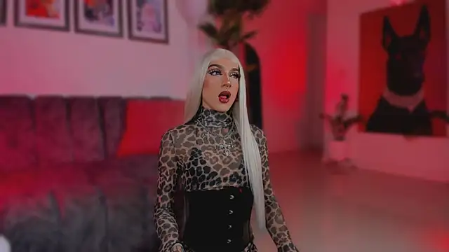 Taylor  foxxx online show from April 2, 6:09 am