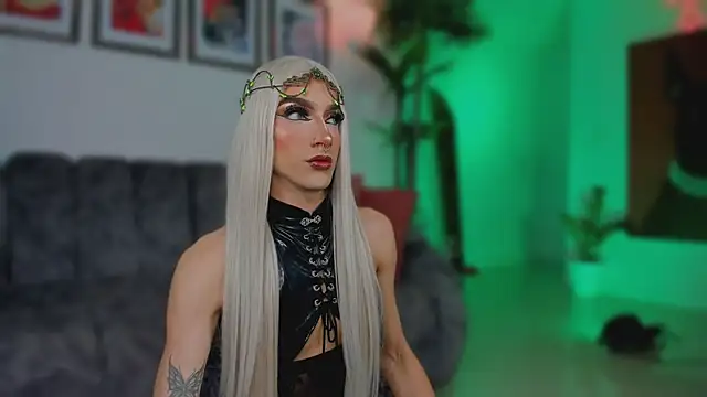 Taylor  foxxx online show from November 15, 6:06 am