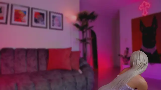 Taylor  foxxx online show from April 3, 6:20 am