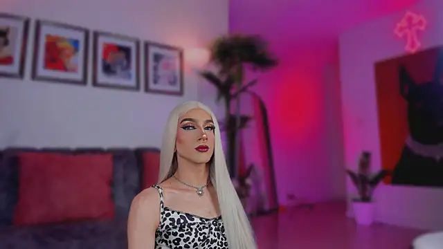 Taylor  foxxx online show from October 25, 5:39 am