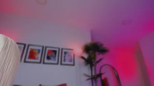 Taylor  foxxx online show from November 5, 5:10 am