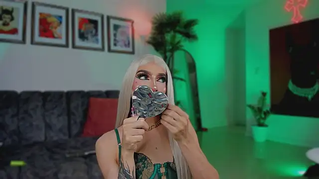 Taylor  foxxx online show from December 17, 5:56 am