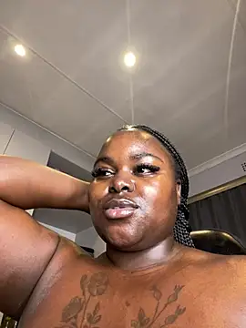 Honeycoco0211 online show from May 23, 3:38 am