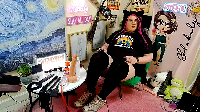 Blakelytgirl online show from April 18, 5:43 am