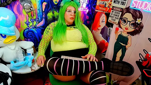 Snapshot of Blakelytgirl chatting on June 4, 11:15 am Blakelytgirl online show from June 4, 11:15 am