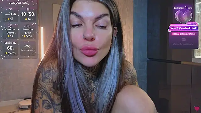 Snapshot of tattooedBabyy chatting on February 20, 4:03 pm tattooedBabyy online show from February 20, 4:03 pm