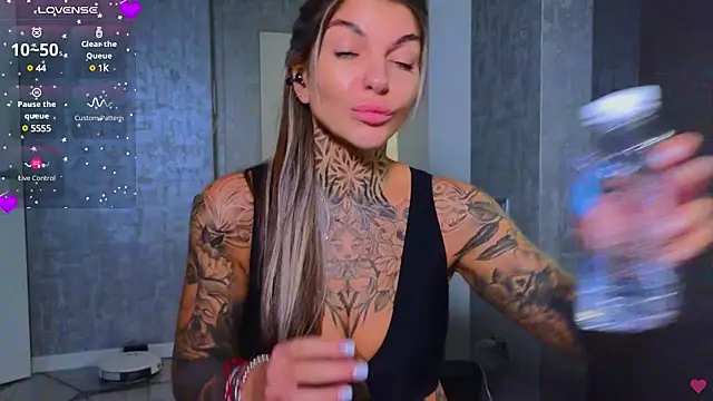 Snapshot of tattooedBabyy chatting on February 4, 1:06 pm tattooedBabyy online show from February 4, 1:06 pm