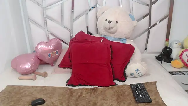 Snapshot of celestesouzalatin chatting on September 28, 3:02 am celestesouzalatin online show from September 28, 3:02 am