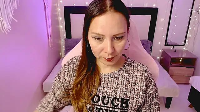 Snapshot of camila_delarosa chatting on May 5, 4:32 pm camila delarosa online show from May 5, 4:32 pm