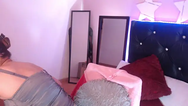 camila delarosa online show from October 23, 4:38 pm