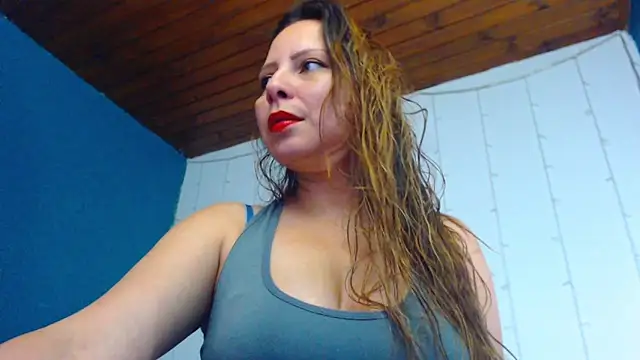 Snapshot of camila_delarosa chatting on February 6, 12:59 pm camila delarosa online show from February 6, 12:59 pm