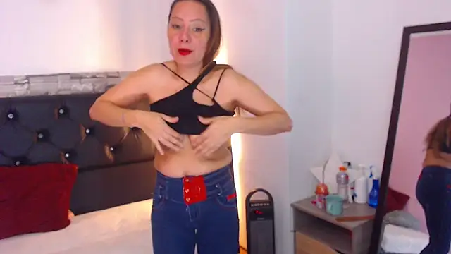 Snapshot of camila_delarosa chatting on March 1, 1:18 pm camila delarosa online show from March 1, 1:18 pm