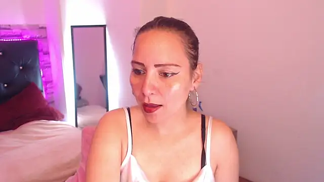 Snapshot of camila_delarosa chatting on September 19, 4:22 pm camila delarosa online show from September 19, 4:22 pm