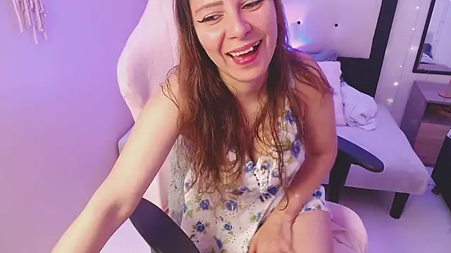 Snapshot of camila_delarosa chatting on June 11, 4:04 pm camila delarosa online show from June 11, 4:04 pm