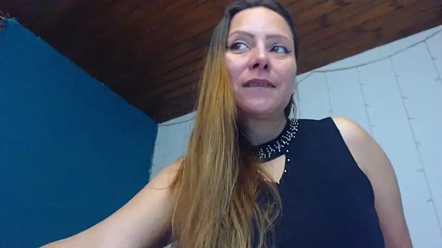 Snapshot of camila_delarosa chatting on February 1, 1:30 pm camila delarosa online show from February 1, 1:30 pm