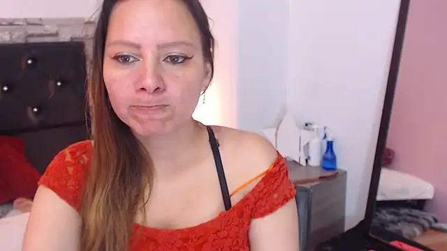 Snapshot of camila_delarosa chatting on February 28, 1:03 pm camila delarosa online show from February 28, 1:03 pm
