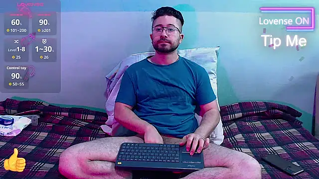 Snapshot of teddy_foster chatting on February 20, 1:24 pm teddy foster online show from February 20, 1:24 pm