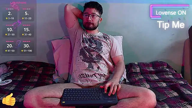 Snapshot of teddy_foster chatting on February 25, 1:11 pm teddy foster online show from February 25, 1:11 pm