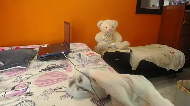 raniafantasianal online show from December 3, 9:06 pm