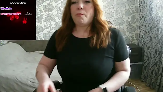 Snapshot of Sabrina_Poison chatting on February 13, 7:35 am Sabrina Poison online show from February 13, 7:35 am