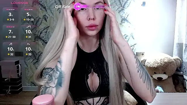 Snapshot of Marmalade_Fox chatting on February 5, 1:37 am Marmalade Fox online show from February 5, 1:37 am