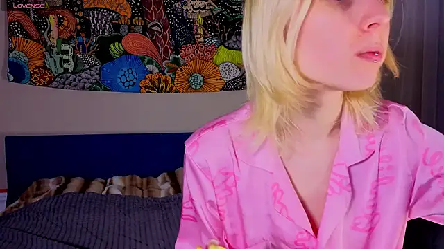 Crayzy Luv online show from April 21, 12:56 pm