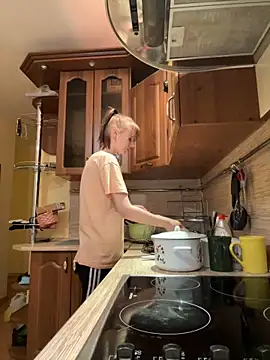 Crayzy Luv online show from February 10, 1:22 pm