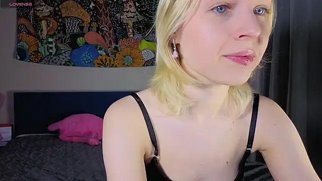 Crayzy Luv online show from March 15, 4:25 pm